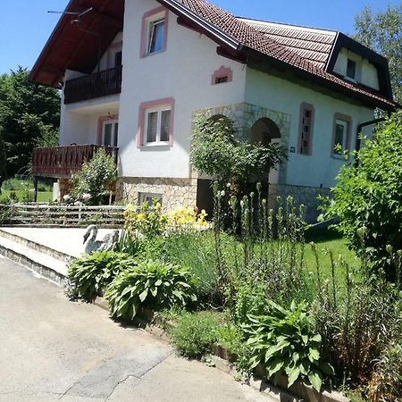 Apartman Jasmin Leilighet Čatrnja Eksteriør bilde